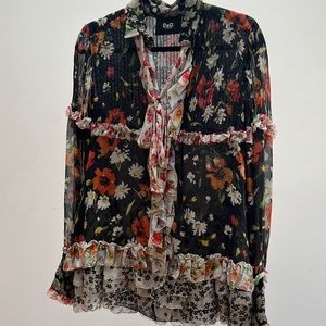 Floral Dolce and Gabbana in mint condition. Perfect for the spring 🤍✨